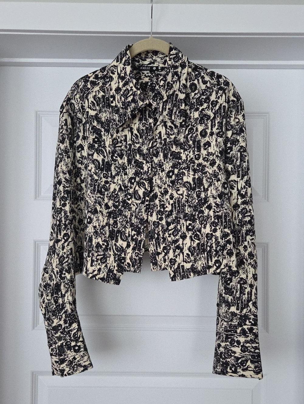 JOELLE Collection Black and Cream Printed Cropped Button-Down Shirt, Size L